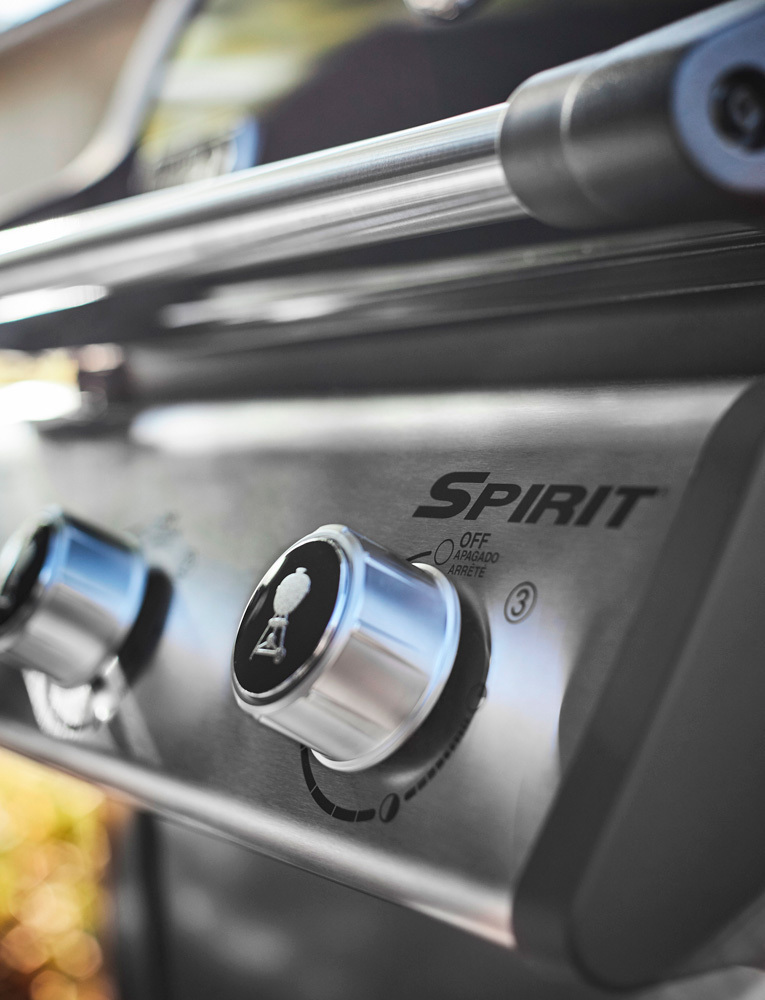 Perillas de control de barbacoa Spirit al exterior.