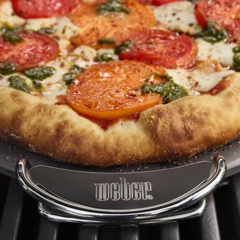 Pizza cocinada en piedra para horno Weber.