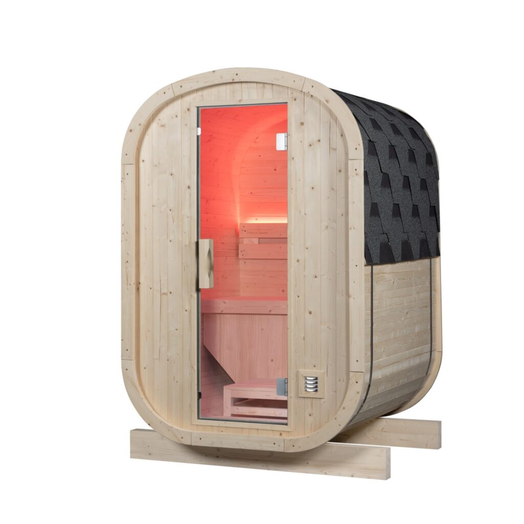 Sauna exterior de madera con puerta de cristal