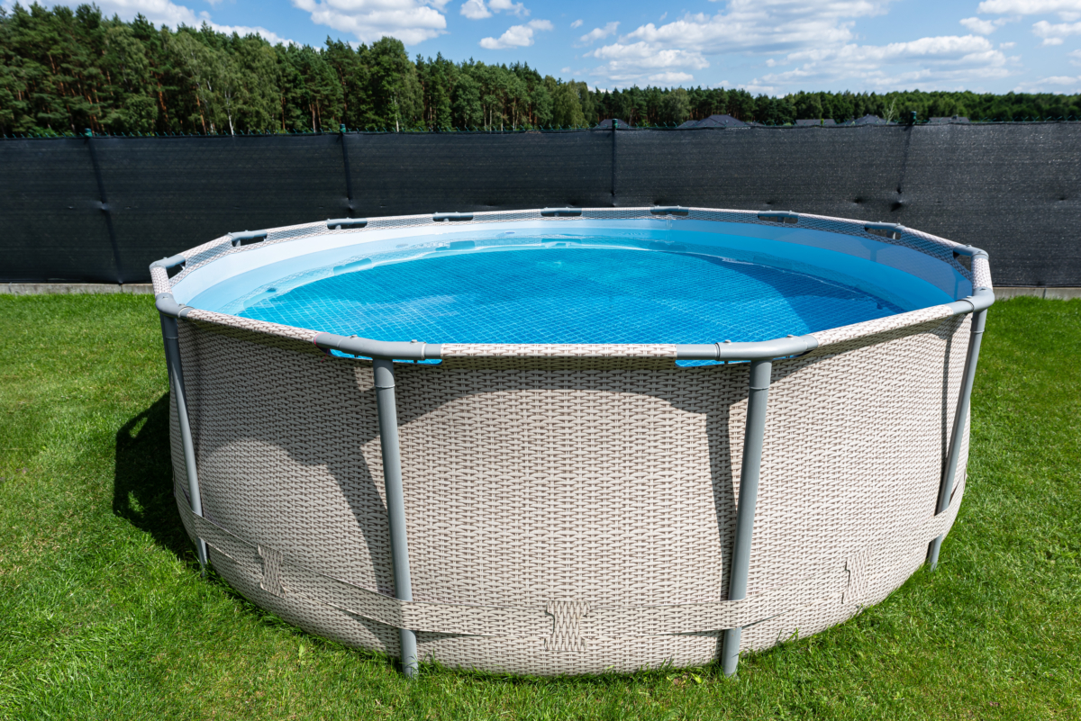 large expansion pool with a diameter of 3.96 m, located in the yard on the grass.